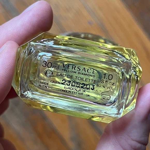 Versace Yellow Diamond Perfume 30 ml / 1 oz - Picture 4 of 5